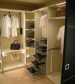 Поменяйте громоздкие шкафы на удобные гардеробные